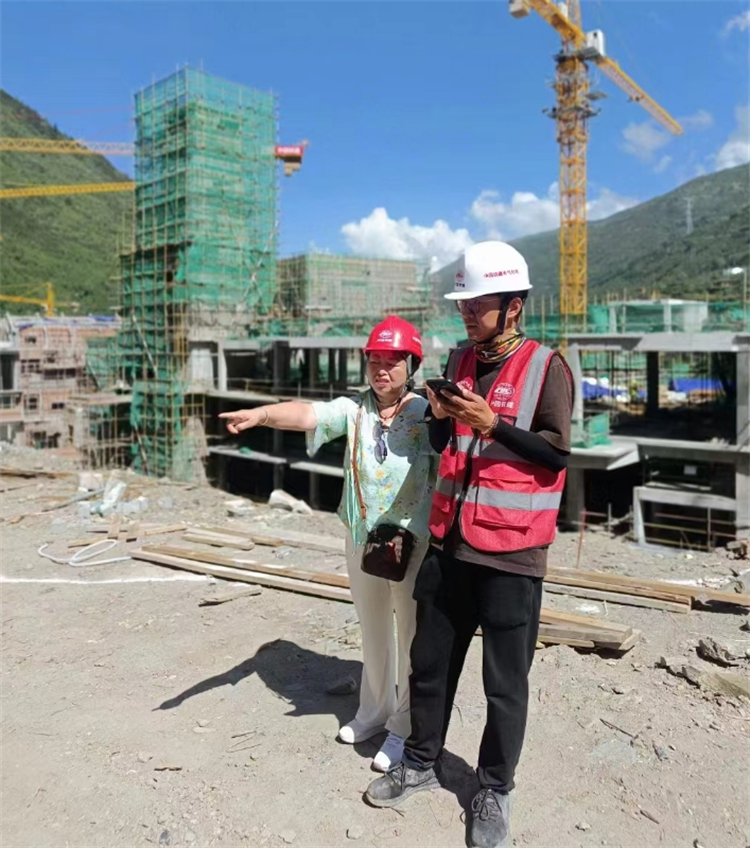 陈宏院长在阿坝州马尔康环境策划指导调研