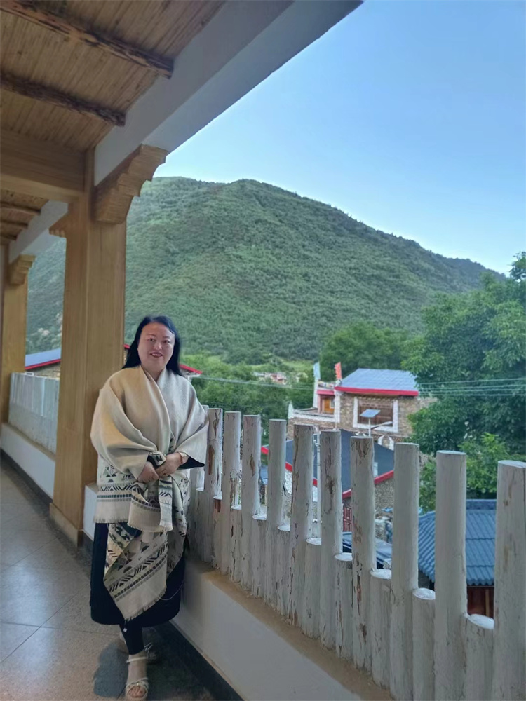 陈宏院长在阿坝州马尔康环境策划指导调研