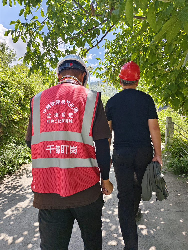 陈宏院长在阿坝州马尔康环境策划指导调研