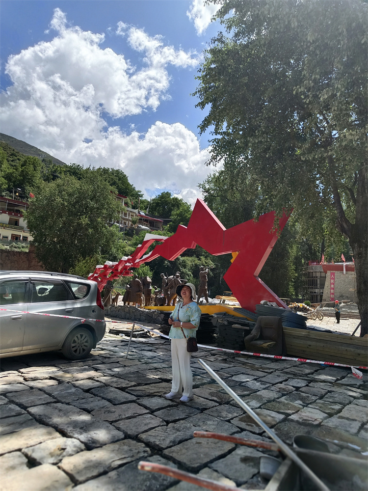 陈宏院长在阿坝州马尔康环境策划指导调研