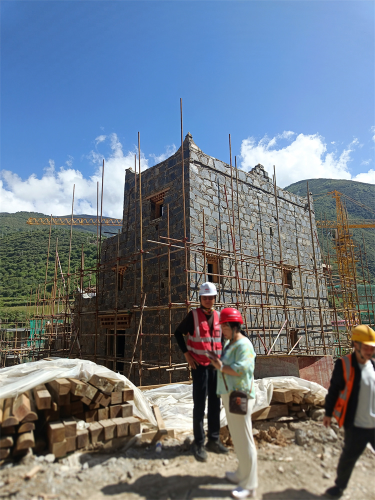 陈宏院长在阿坝州马尔康环境策划指导调研