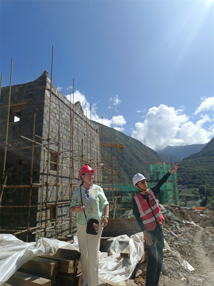 陈宏院长在阿坝州马尔康环境策划指导调研