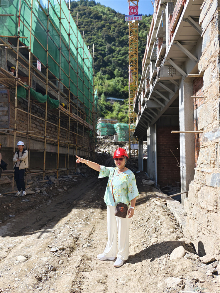 陈宏院长在阿坝州马尔康环境策划指导调研