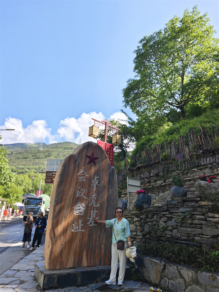 陈宏院长在阿坝州马尔康环境策划指导调研